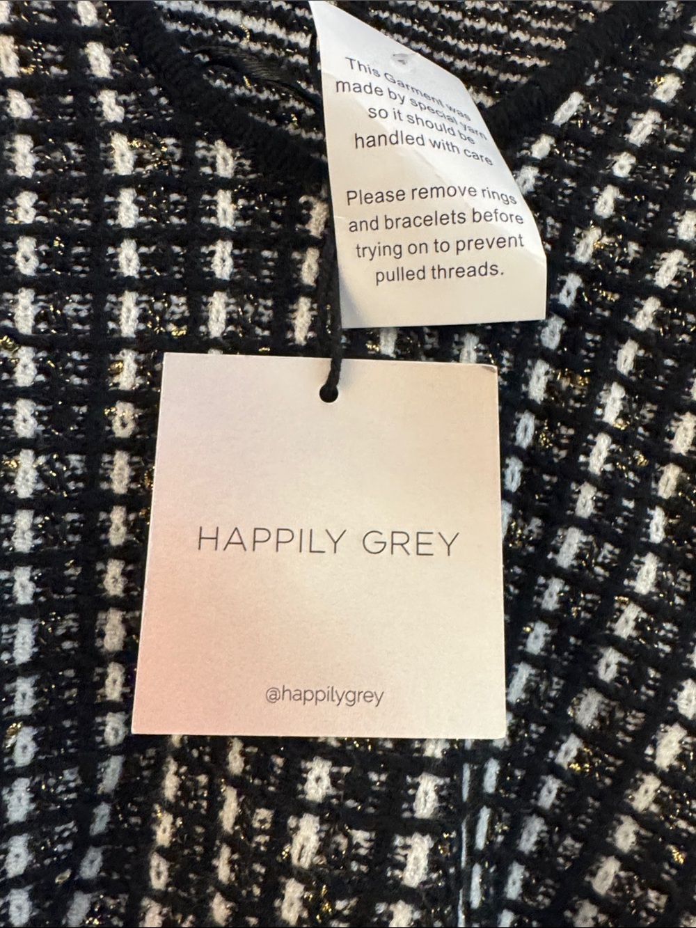 Happily Grey Black & White Knit V-Neck Crop Tank - Picture 3 of 3